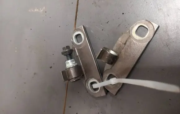 Volvo XC70 Tailgate hinge 