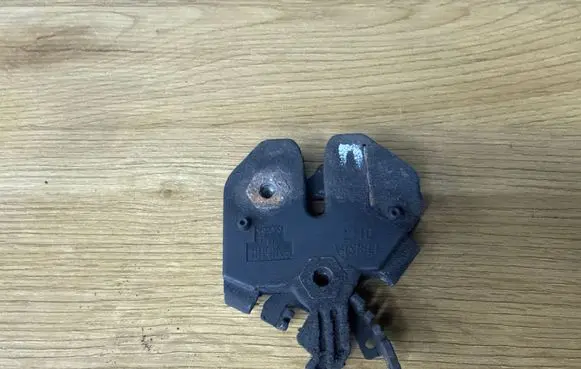 Volvo S80 Engine bonnet/hood lock/catch 9483765