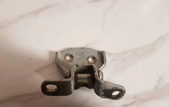KIA Sorento Front door lower hinge 