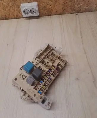 Toyota Corolla Verso E121 Fuse module 892210F010 5330482541