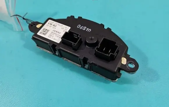 Volkswagen PASSAT B8 Heater blower motor/fan resistor 3Q0907521A IMPRK1582545