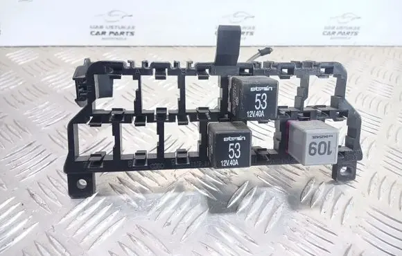 Volkswagen Golf IV Fuse module 8D0937503E