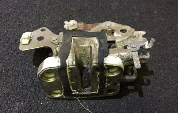 Mazda 121 Rear door lock