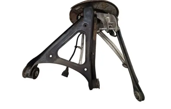 Rear wheel hub spindle/knuckle