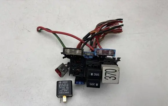 Volkswagen PASSAT B5.5 Glow plug pre-heat relay 443951253AA