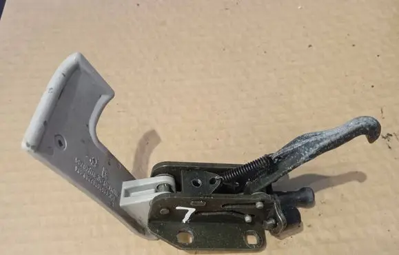Peugeot 206 CC Convertible roof lock latch cylinder 811140795 9636967280