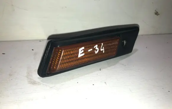 BMW 5 E34 Front fender indicator light 13780149