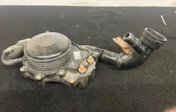 Mercedes-Benz C W204 Water pump A6512006401