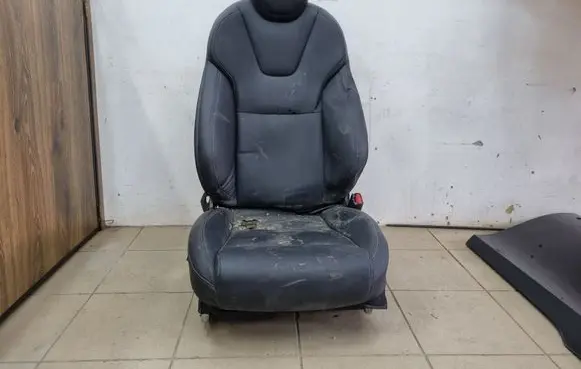Tesla Model S Front passenger seat 149554606D