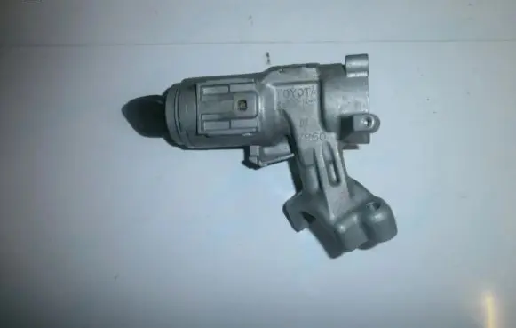 Toyota Corolla E120 E130 Ignition lock 45020147