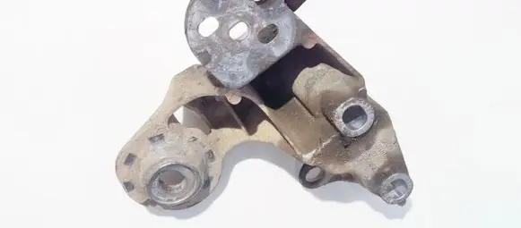 Engine mounting bracket