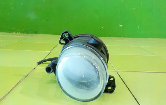 Mercedes-Benz E C207 W207 Front fog light 0305086002 XP277