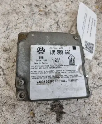 Volkswagen PASSAT B5 Airbag control unit/module 1J0909607