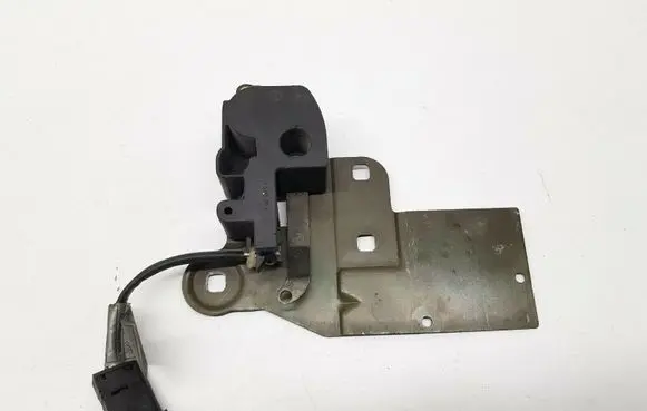 BMW 5 E34 Tailgate/trunk/boot lock/catch/latch 8355127