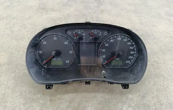 Volkswagen Polo IV 9N3 Speedometer (instrument cluster) 