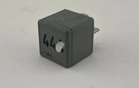 Audi Q7 4L Other relay 1J0927841 V23134A52X400