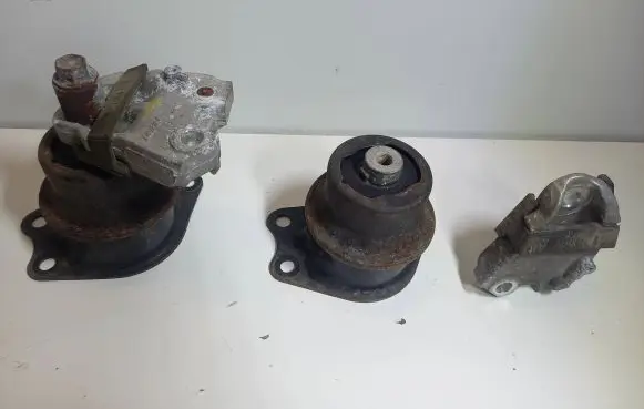 Honda Jazz Engine mounting bracket