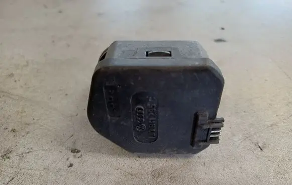 Volkswagen Golf IV Headlight level adjustment motor 1J0941295C