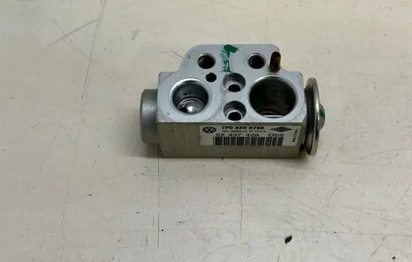 Porsche Cayenne (92A) Air conditioning (A/C) expansion valve 7P0820679A
