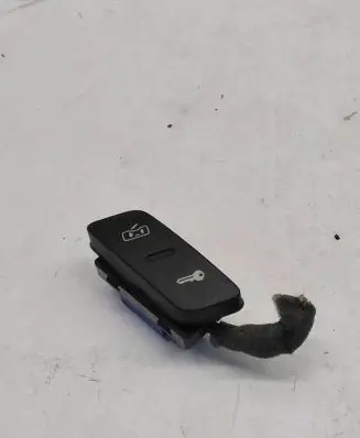 Volkswagen Golf V Central locking switch button 9717960XT SE069T0
