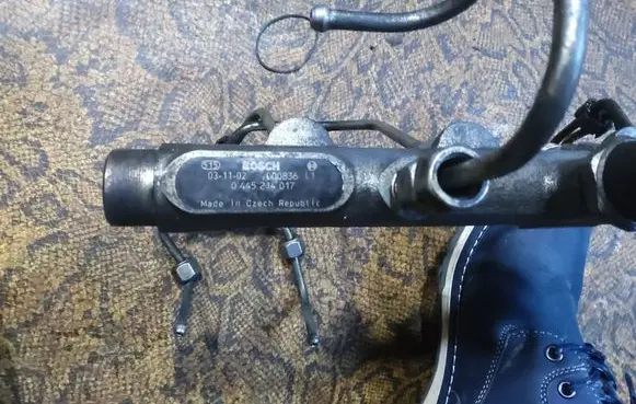 Citroen C5 Fuel main line pipe 0445214017