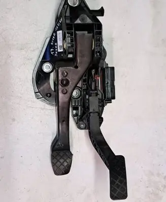 Volkswagen PASSAT B8 Pedal assembly 5Q2721058AP