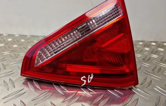 Audi A5 8T 8F Tailgate rear/tail lights 8T0945094