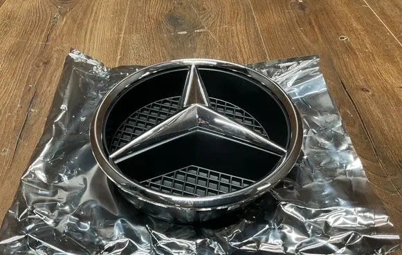Mercedes-Benz CLS C218 X218 Manufacturer badge logo/emblem A0008880060