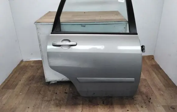 Suzuki Liana Rear door