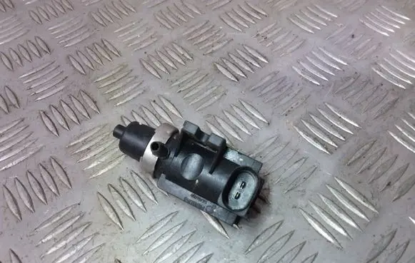 Volkswagen Golf IV Turbo solenoid valve 1J0906627 72290320