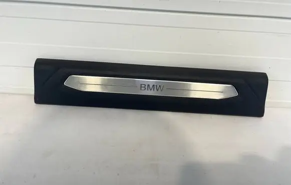 BMW 1 F40 Front sill trim cover 7469183
