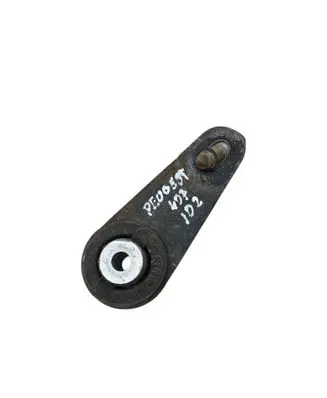 Peugeot 407 Engine mounting bracket 