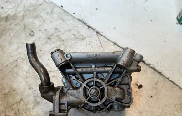 BMW 7 G11 G12 Oil pump 8601072