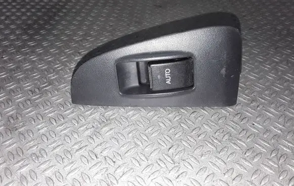 Toyota Avensis T250 Electric window control switch 7427205020