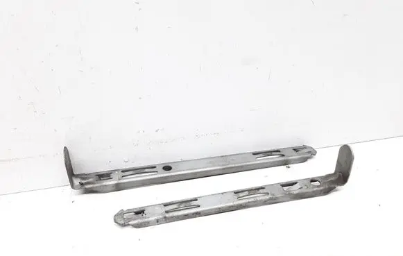 Volvo XC90 Headlight/headlamp mounting bracket 8637181 8637182