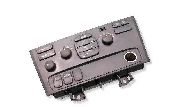 Volvo V70 Climate control unit 8682930