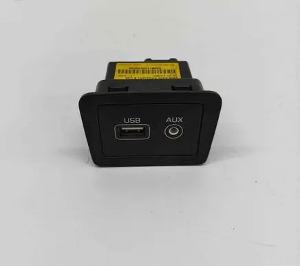 Hyundai Santa Fe AUX in-socket connector 961202W560