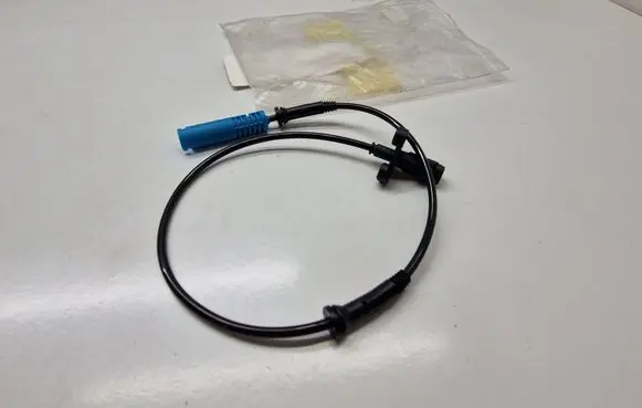 BMW 5 E39 ABS brake wheel speed sensor 6756375