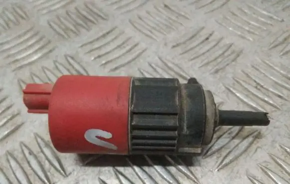Volvo V50 Windscreen/windshield washer pump PA66GF25