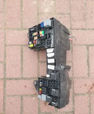 Jaguar XF Fuse module 7154725930 8X2T14A003AB