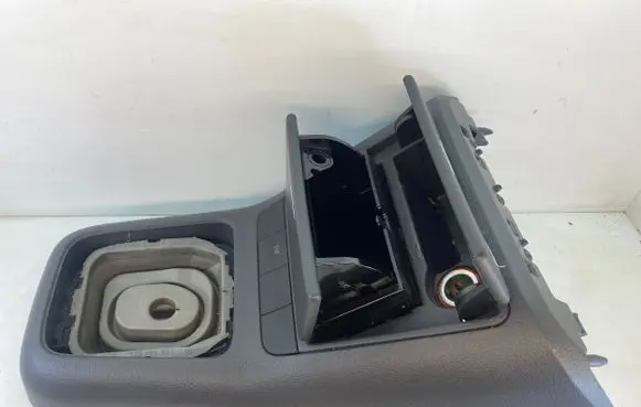 Volkswagen Golf Plus Center console 5M1863487A 1K0864220