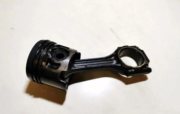 Audi A4 S4 B5 8D Piston with connecting rod 028H