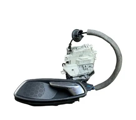 Audi A1 Rear door lock 8X0839015