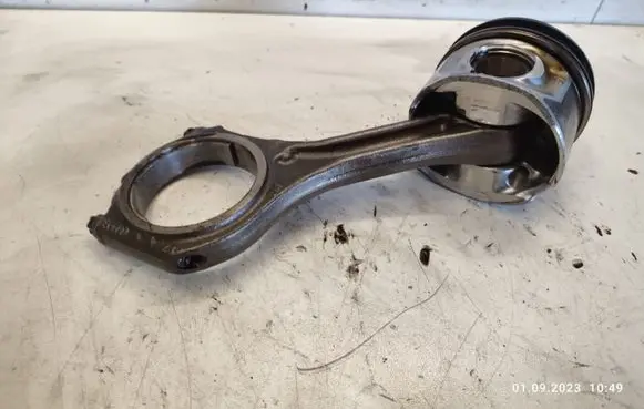Volkswagen Touareg I Piston with connecting rod