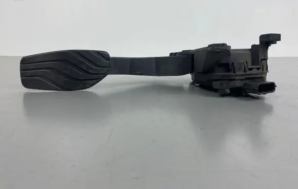 Nissan X-Trail T33 Accelerator throttle pedal 180026RR0A