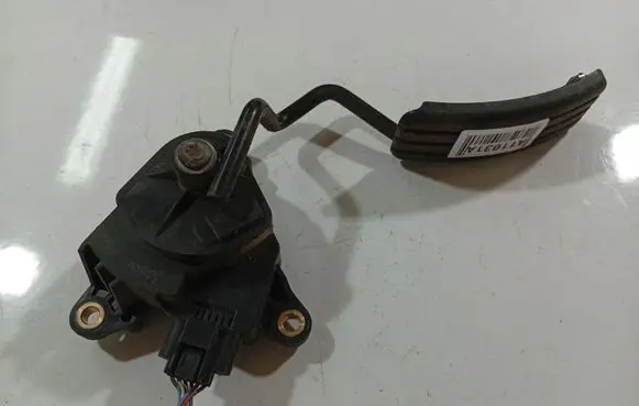Renault Clio III Accelerator throttle pedal 8200297335