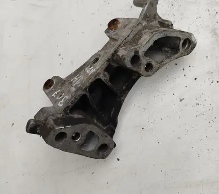 Peugeot 307 Engine mounting bracket 9643574880
