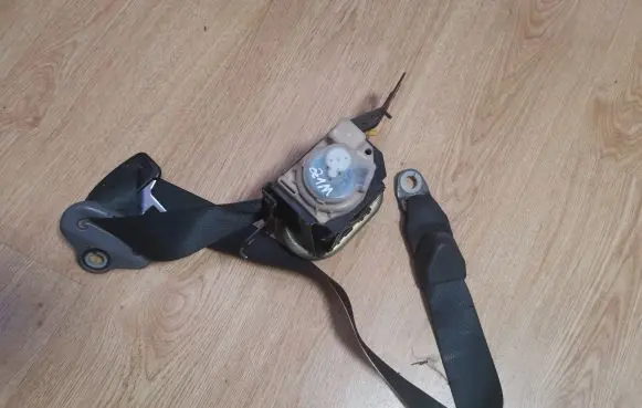 Nissan Pathfinder R50 Front seatbelt