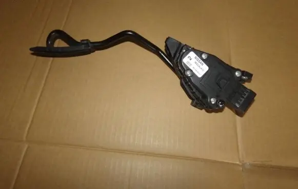 Nissan Primera Accelerator throttle pedal 18002au410