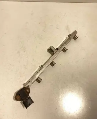 Opel Zafira B Fuel distributor 55572868